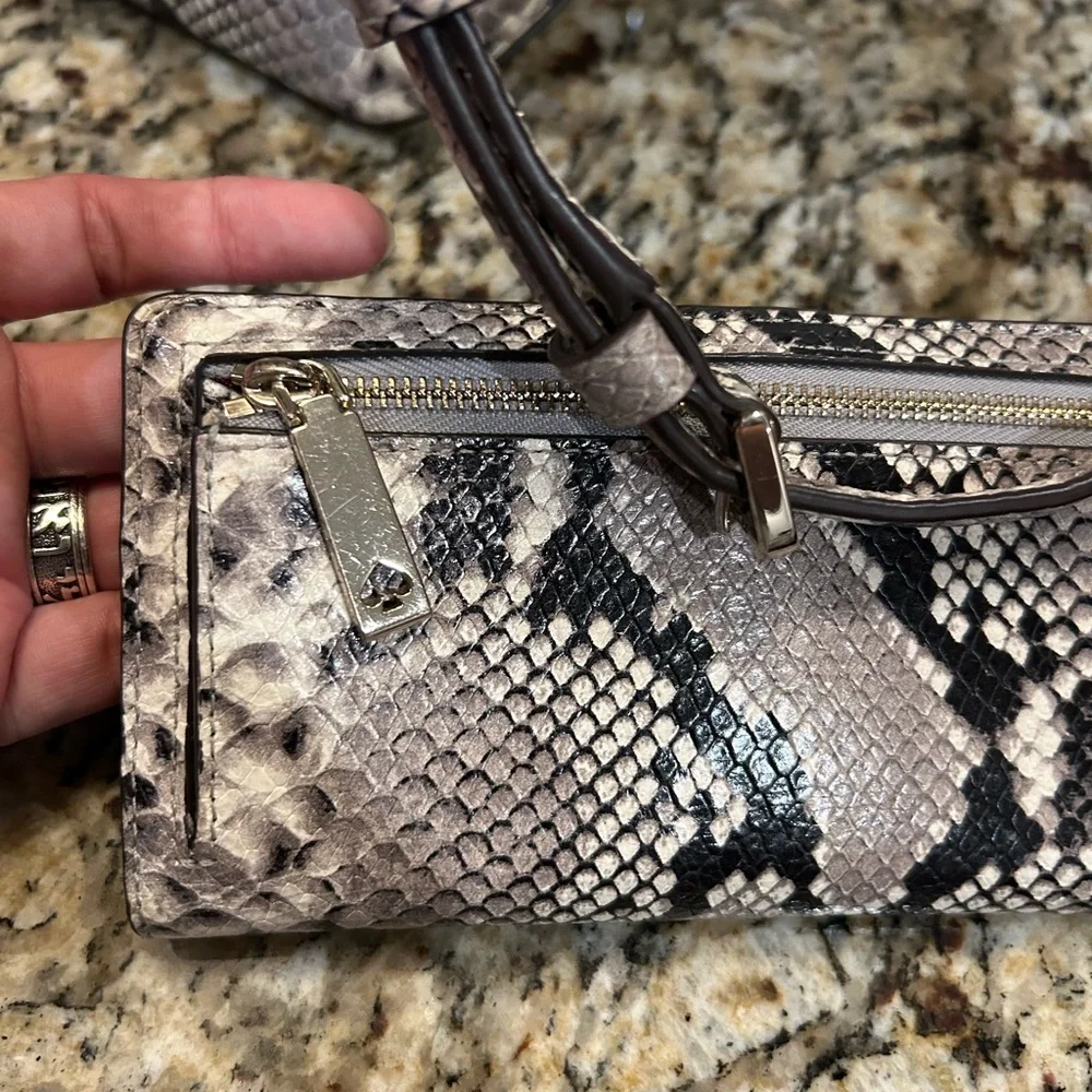 Kate Spade Bucket Bag with Snakeskin Pattern with Matching Wallet - Picture 4 of 7